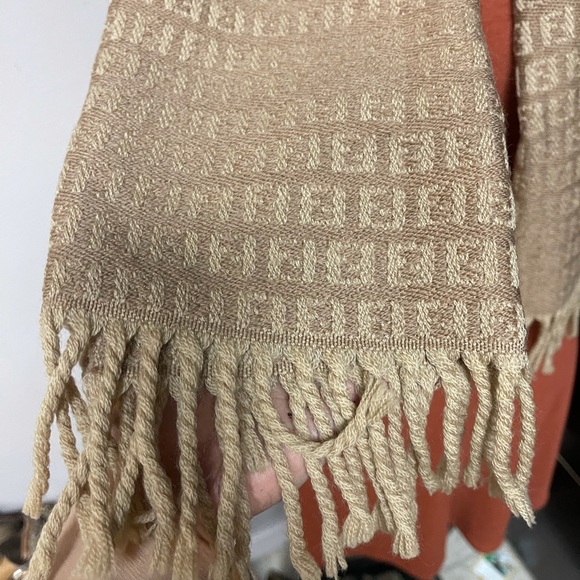 100% Authentic FENDI TAN WOOL SCARF - Picture 3 of 9